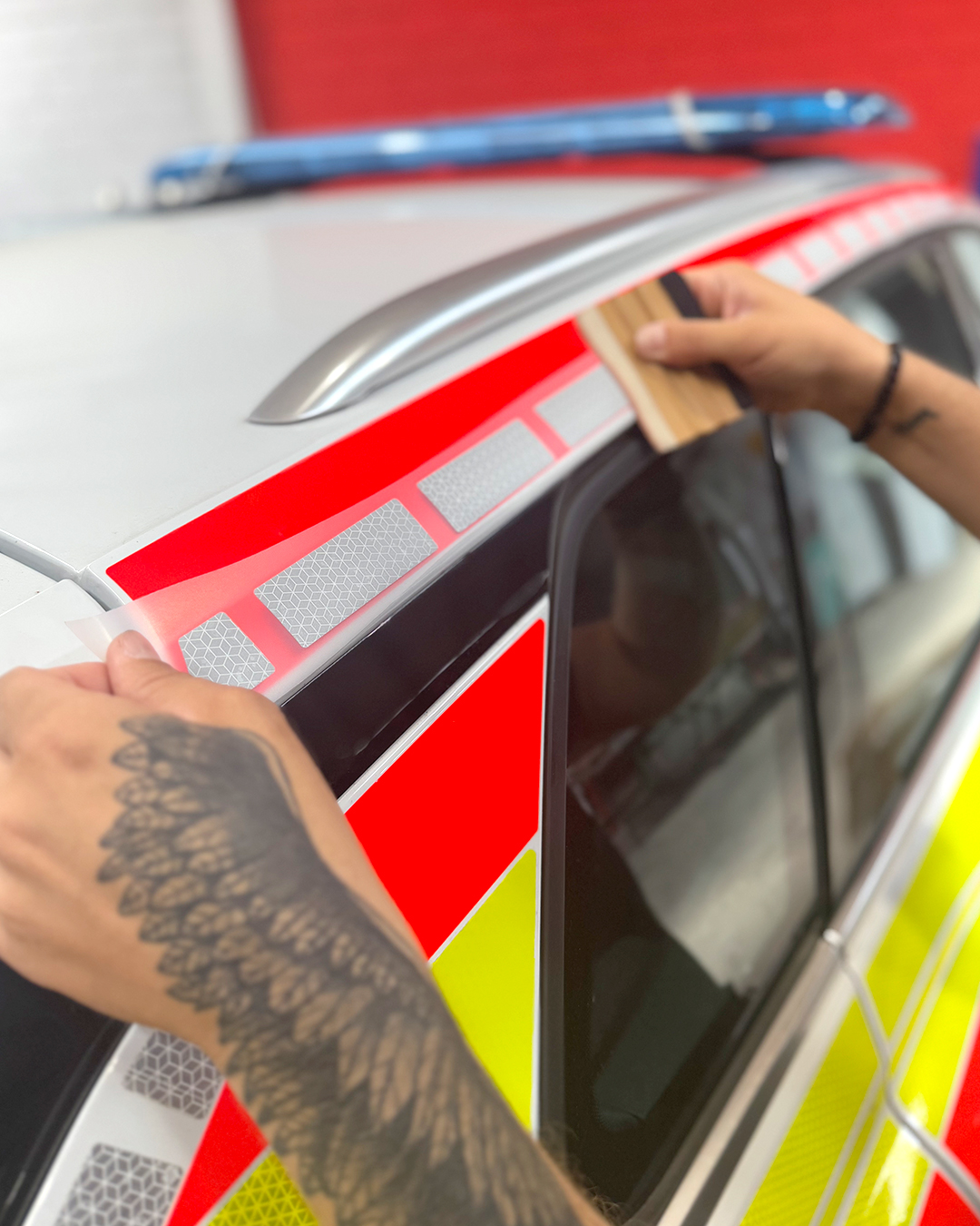 Einsatzfahrzeugfolierung nach Norm